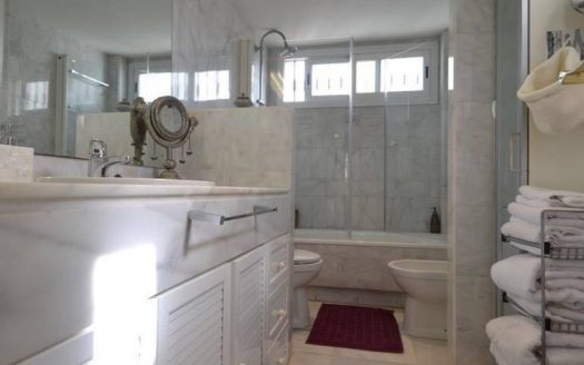 Adosado de 5 dormitorios en Puerto Banus