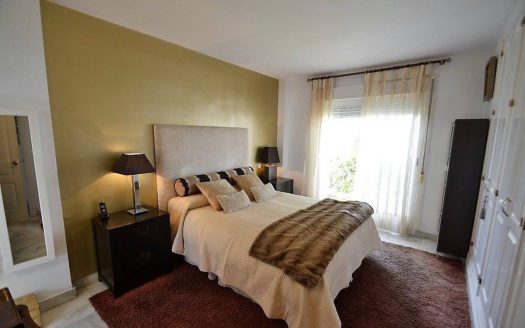 Adosado de 5 dormitorios en Puerto Banus