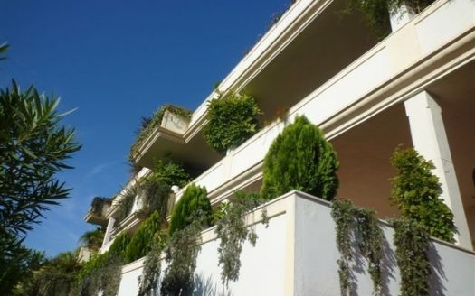 Ático de 2 dormitorios en Milla de Oro