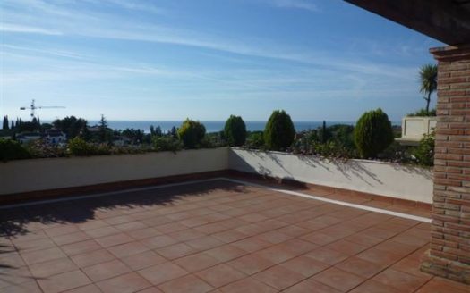 Ático de 2 dormitorios en Milla de Oro