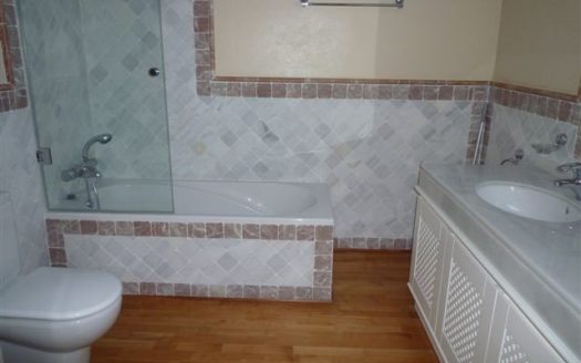 Ático de 2 dormitorios en Milla de Oro