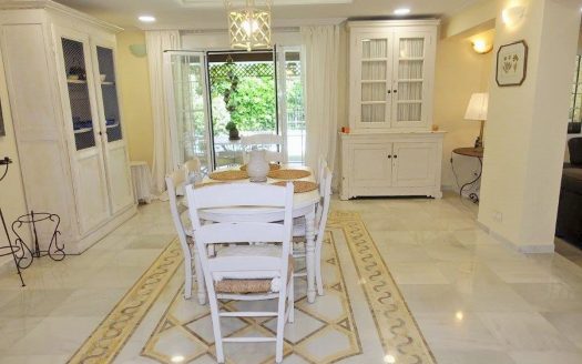 Villa de 4 dormitorios en Nueva Andalucia