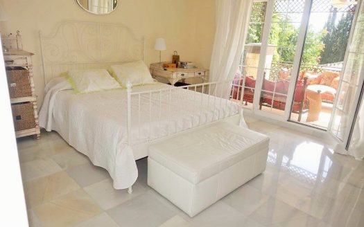 Villa de 4 dormitorios en Nueva Andalucia