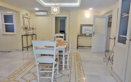 Villa de 4 dormitorios en Nueva Andalucia