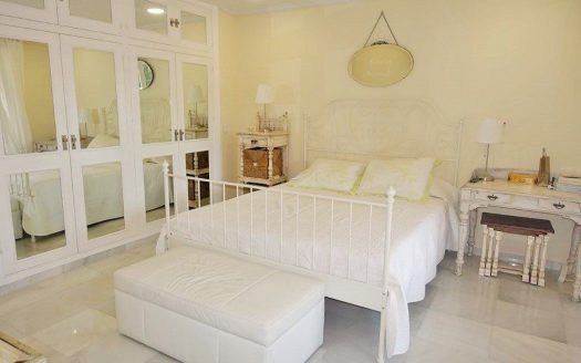 Villa de 4 dormitorios en Nueva Andalucia