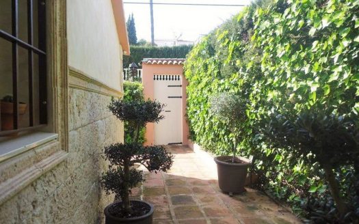 Villa de 4 dormitorios en Nueva Andalucia