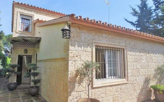 Villa de 4 dormitorios en Nueva Andalucia