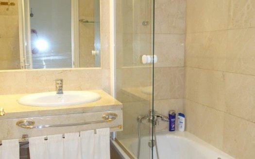 Apartamento de 2 dormitorios en Puerto Banus