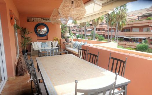 Apartamento de 4 dormitorios en Puerto Banus