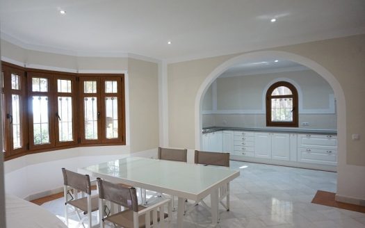 Villa de 7 dormitorios en Las Chapas Playa