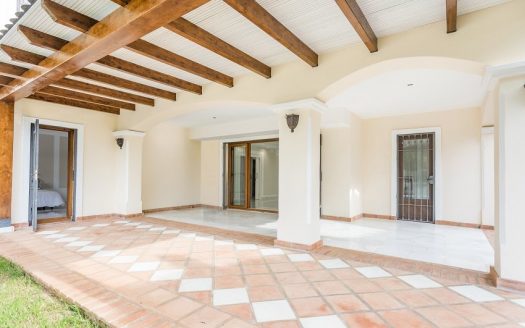 Villa de 7 dormitorios en Las Chapas Playa