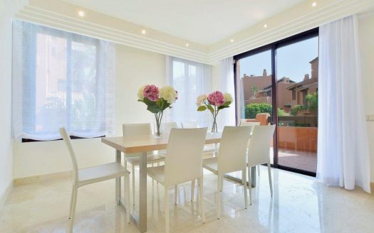 Ático de 4 dormitorios en La Alzambra