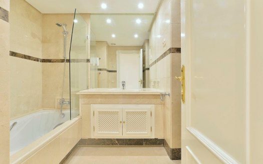 Ático de 4 dormitorios en La Alzambra