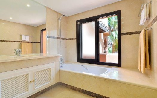 Ático de 4 dormitorios en La Alzambra