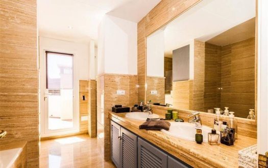 Ático de 3 dormitorios en Nueva Andalucia