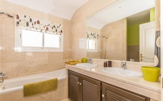 Ático de 3 dormitorios en Nueva Andalucia