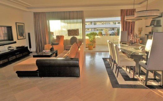 Apartamento de 2 dormitorios en Nueva Andalucia