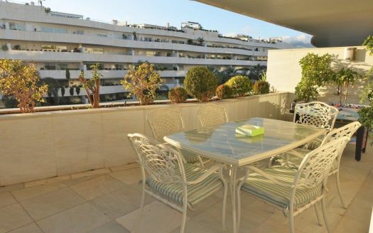 Apartamento de 2 dormitorios en Nueva Andalucia