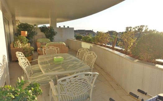 Apartamento de 2 dormitorios en Nueva Andalucia
