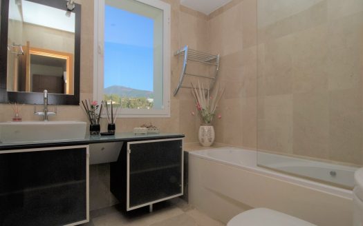 3 bedrooms Apartment in Benahavis