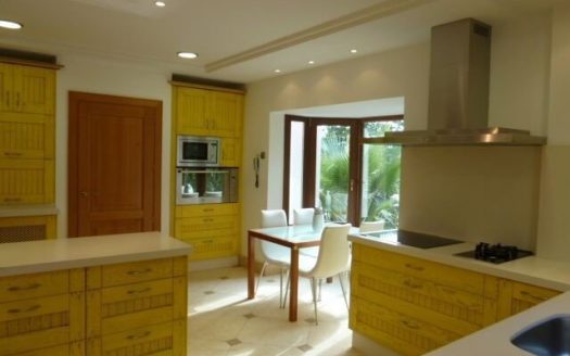 Villa de 5 dormitorios en Milla de Oro