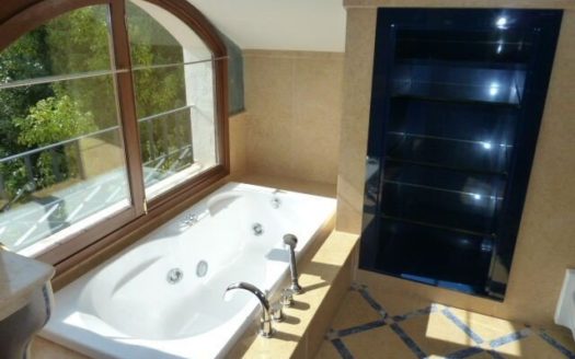 Villa de 5 dormitorios en Milla de Oro