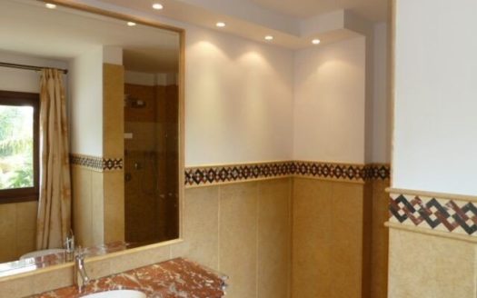 Villa de 5 dormitorios en Milla de Oro