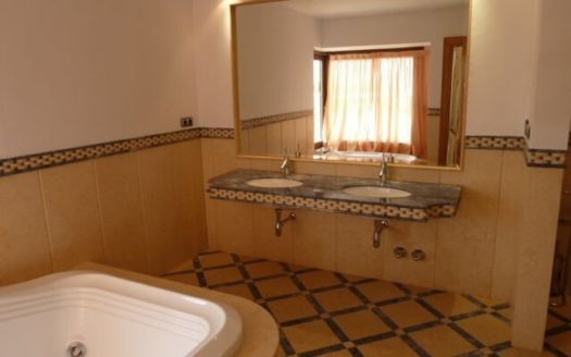 Villa de 5 dormitorios en Milla de Oro