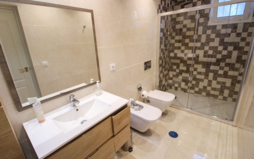 Apartamento de 2 dormitorios en Nueva Andalucia