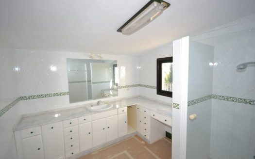Villa de 4 dormitorios en El Paraiso