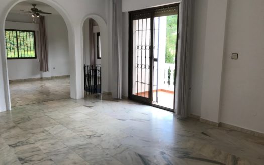 Villa de 4 dormitorios en Elviria