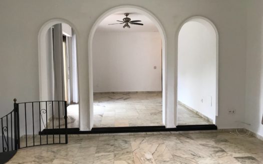 Villa de 4 dormitorios en Elviria