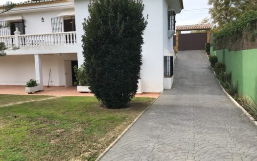 Villa de 4 dormitorios en Elviria
