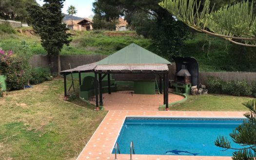 Villa de 4 dormitorios en Elviria