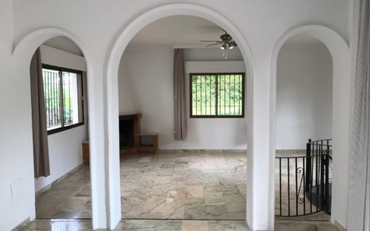 Villa de 4 dormitorios en Elviria