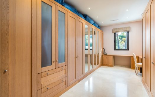 Villa de 5 dormitorios en Nueva Andalucia