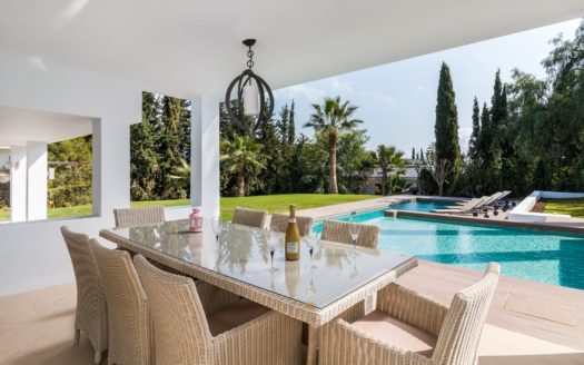 Villa de 5 dormitorios en Nueva Andalucia