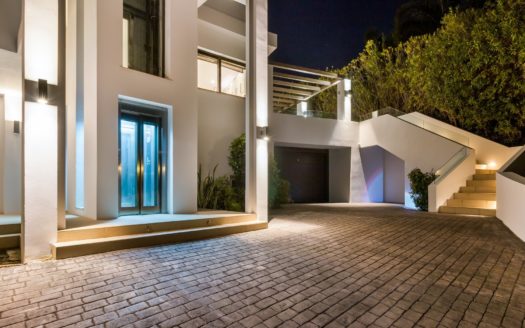 Villa de 5 dormitorios en Nueva Andalucia