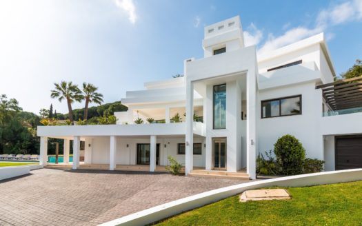Villa de 5 dormitorios en Nueva Andalucia