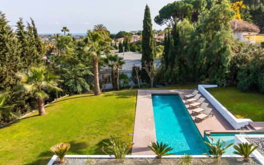 Villa de 5 dormitorios en Nueva Andalucia