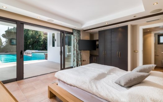 Villa de 5 dormitorios en Nueva Andalucia