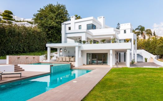 Villa de 5 dormitorios en Nueva Andalucia