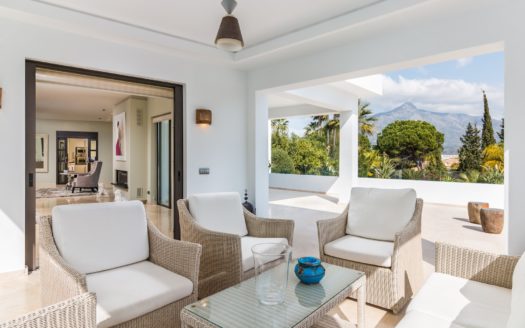 Villa de 5 dormitorios en Nueva Andalucia