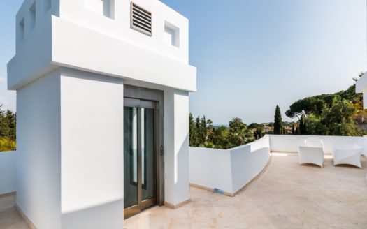 Villa de 5 dormitorios en Nueva Andalucia