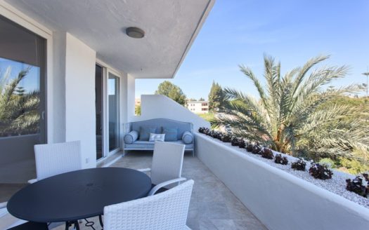Apartamento de 2 dormitorios en Nueva Andalucia
