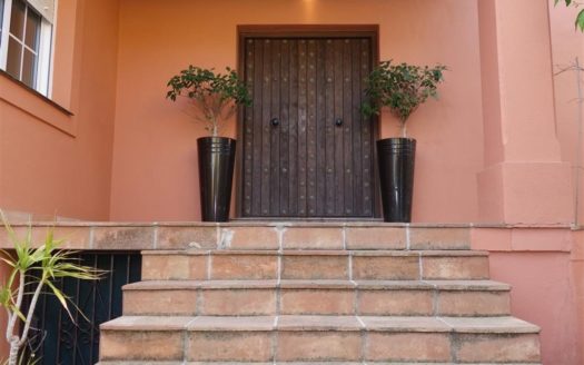 Villa de 4 dormitorios en Nueva Andalucia