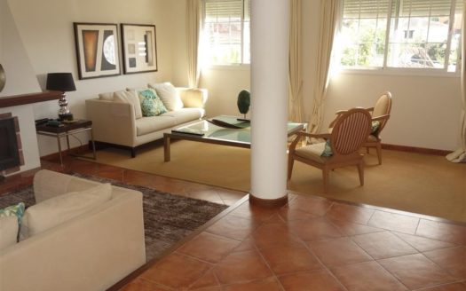 Villa de 4 dormitorios en Nueva Andalucia