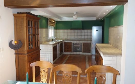 Villa de 4 dormitorios en Nueva Andalucia