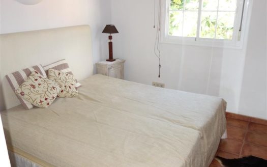 Villa de 4 dormitorios en Nueva Andalucia