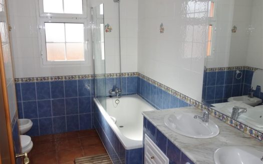 Villa de 4 dormitorios en Nueva Andalucia